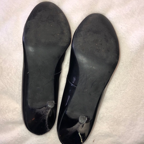 Black patent round-toe heel; Fergalicious Utopia - Picture 6 of 8